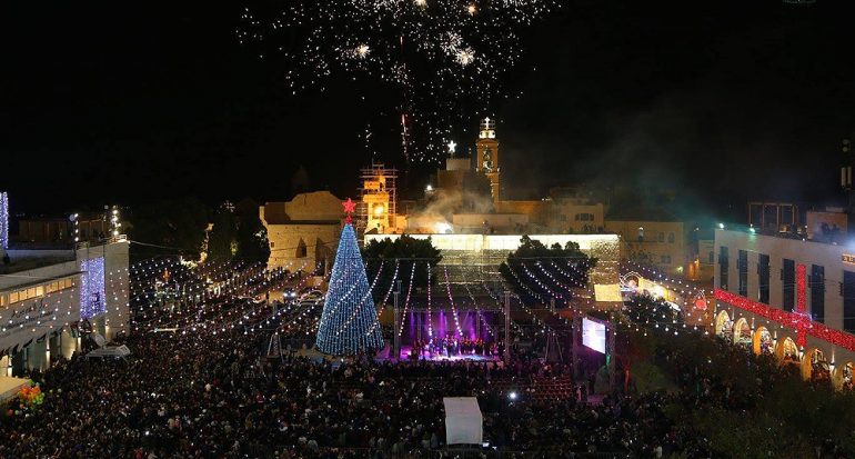 Encienden árboles de Navidad en la tierra donde nació Jesucristo