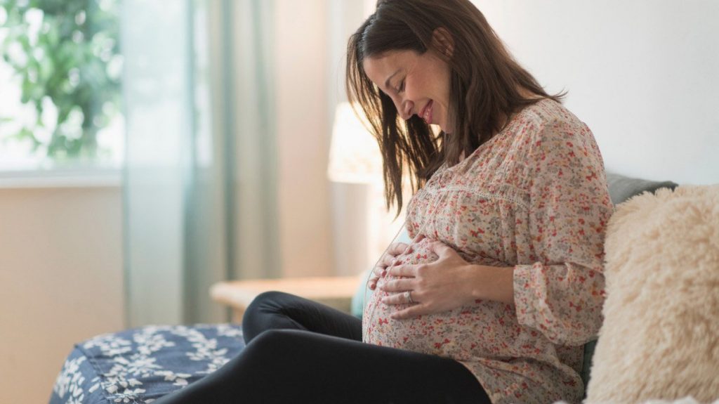 Bebé En El Vientre Materno Por Qué Patean Y Por Qué Duele 