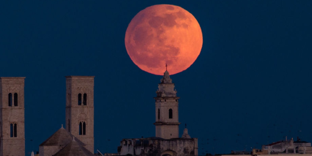 GALERÍA: Las Primeras Imágenes De La Sorprendente Luna De Flores Mayo 2024