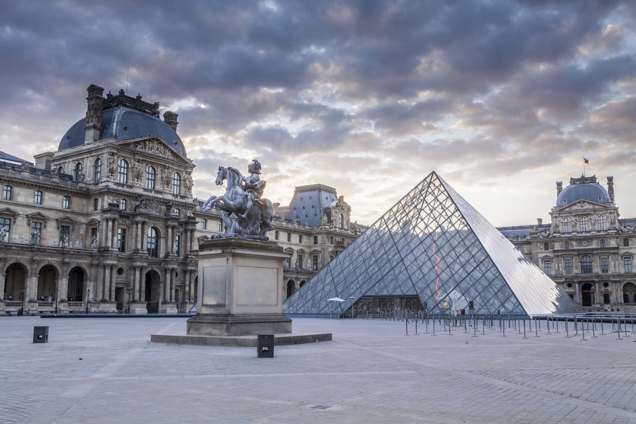 El museo de Louvre espera la llegada de los Olímpicos Cuerpo Uno