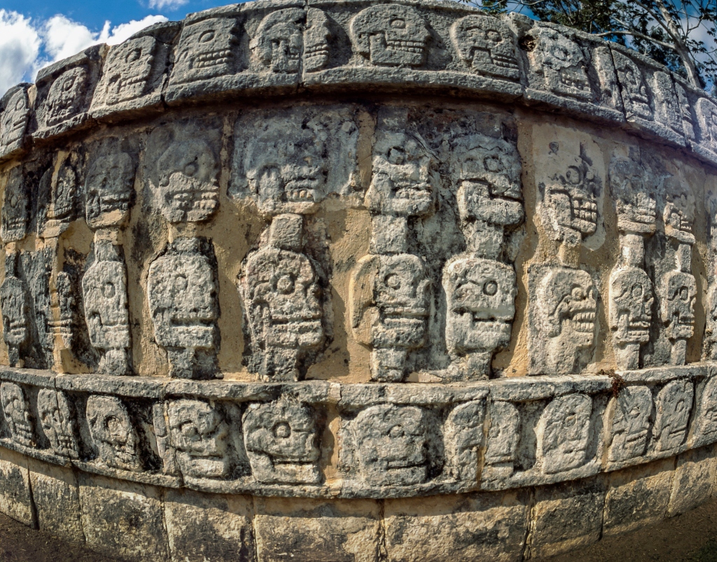 Revelan entierro masivo con más de 100 niños mayas sacrificados en Chichén Itzá