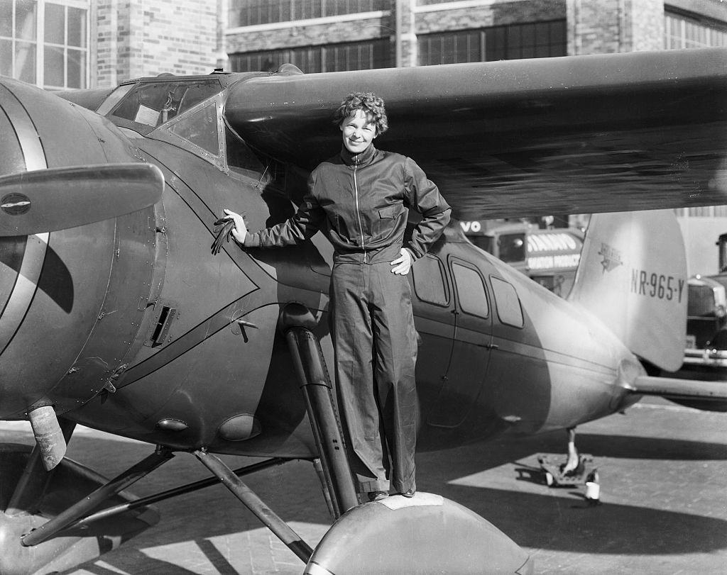 ¿Realmente murió o sobrevivió? Amelia Earhart desapareció el 2 de julio de 1937 en pleno vuelo intentando romper otro récord mundial. 