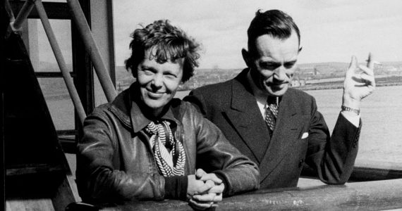 ¿Realmente murió o sobrevivió? Amelia Earhart desapareció el 2 de julio de 1937 en pleno vuelo intentando romper otro récord mundial.