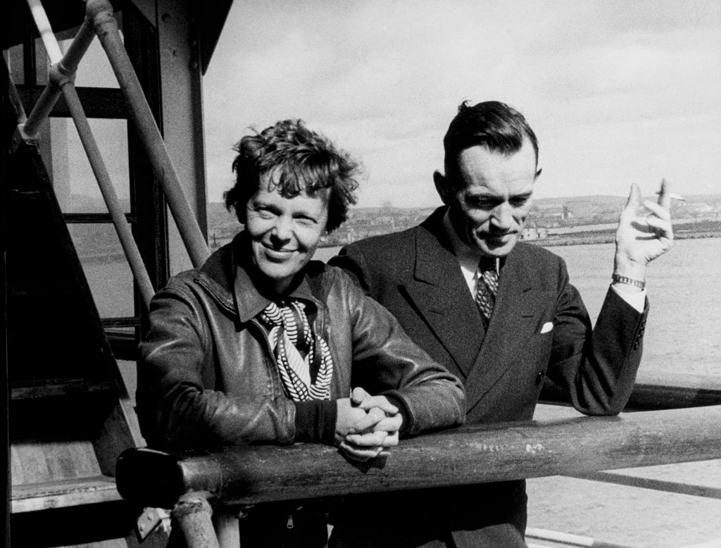 ¿Realmente murió o sobrevivió? Amelia Earhart desapareció el 2 de julio de 1937 en pleno vuelo intentando romper otro récord mundial.