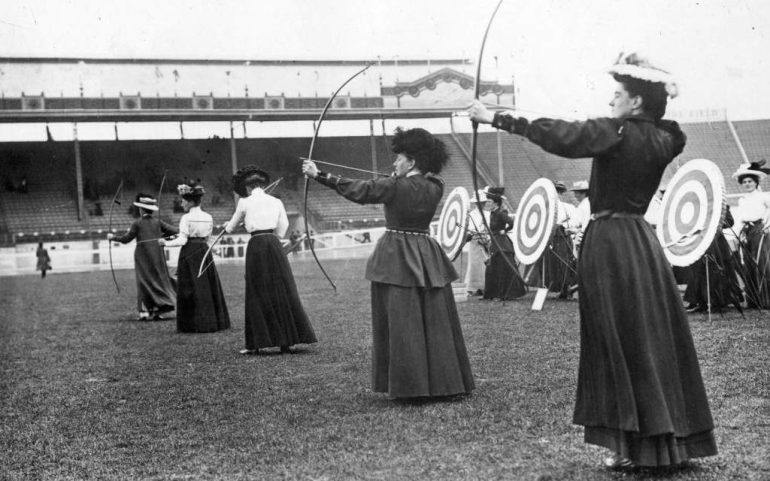 Corsé obligatorio en los Juegos Olímpicos: Así era la moda deportiva femenina hace cien años