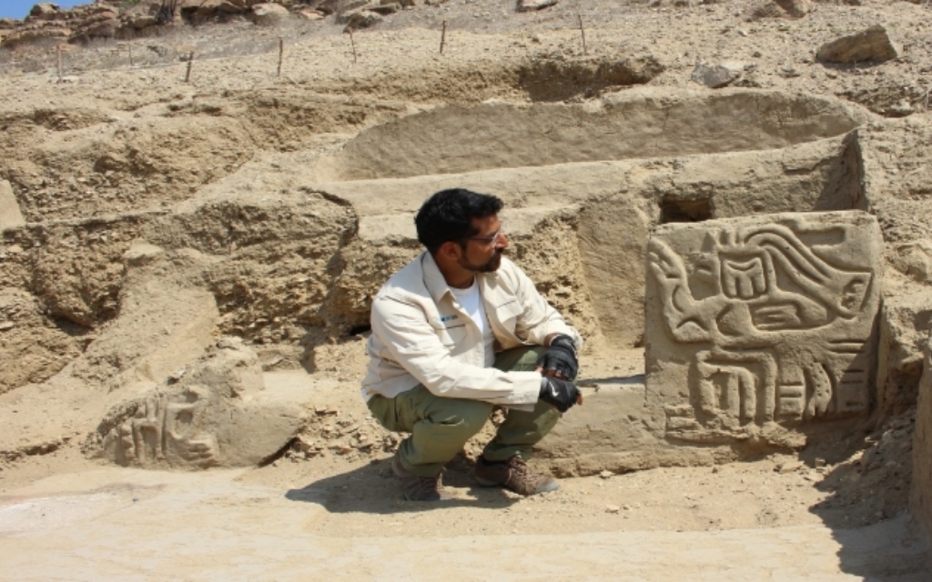 Hallan templo ceremonial de 5,000 años de antigüedad en dunas de Perú