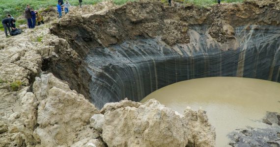 Una cocina de metano, el misterio detrás de los monticulos de hielo en Siberia