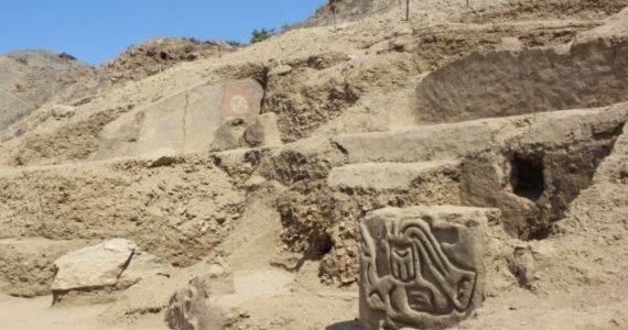 Hallan templo ceremonial de 5,000 años de antigüedad en dunas de Perú