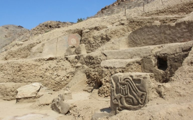 Hallan templo ceremonial de 5,000 años de antigüedad en dunas de Perú