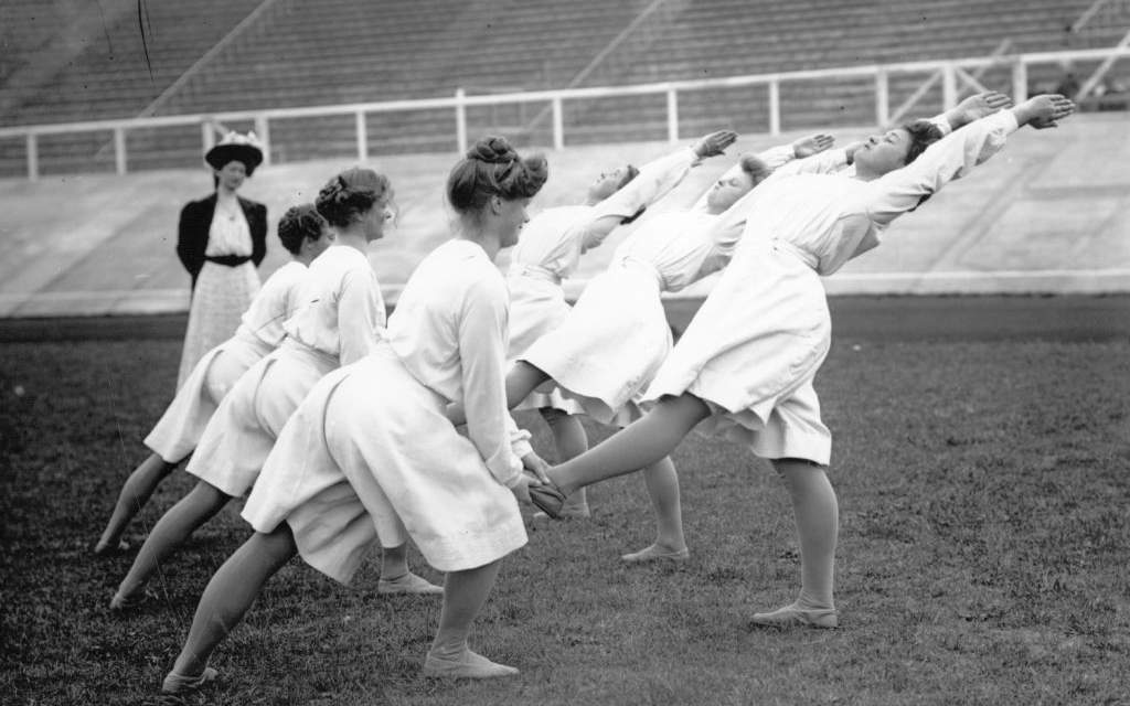 Corsé obligatorio: Así era la moda olímpica femenina hace cien años