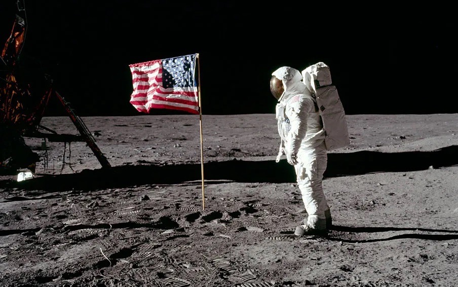 Did we really set foot on the moon?  Myths about the first moon walk