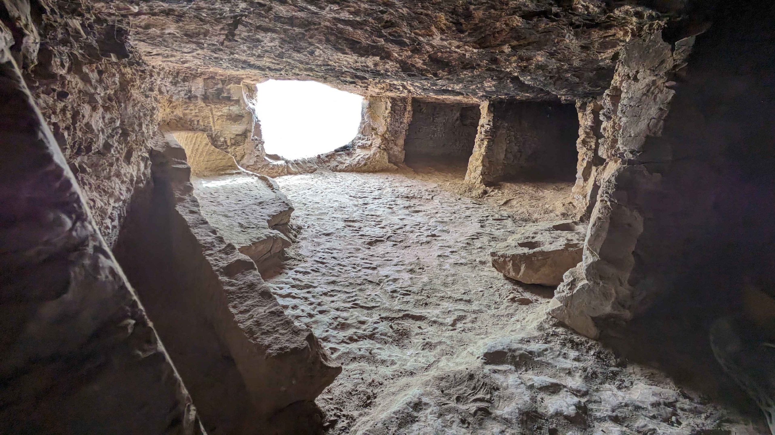 Se planea continuar con la excavación para explorar diferentes tipos de tumbas, a la vez que se documentan todos los objetos descubiertos - Foto EIMAWA _ Universidad de Milán