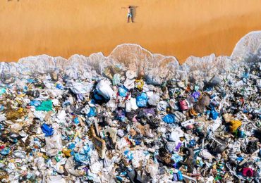 que puede pasar si nadas en agua contaminada