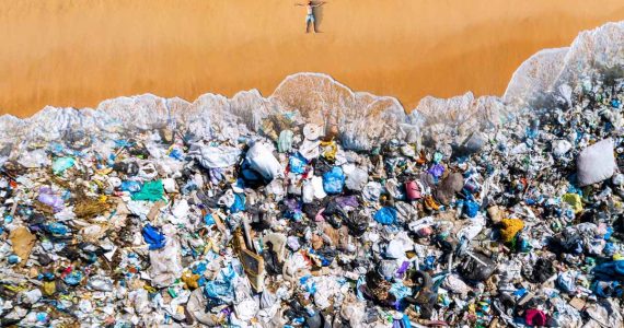 que puede pasar si nadas en agua contaminada