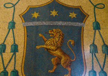 leones en escudos