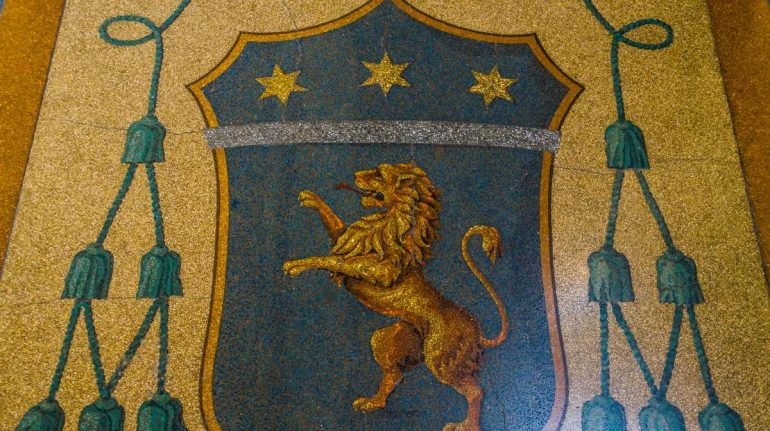 leones en escudos