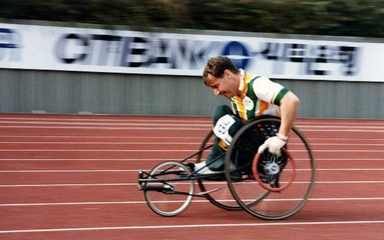 Atleta australiano en silla de ruedas de los Juegos Paralímpicos de Seúl