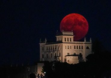 luna azul roja