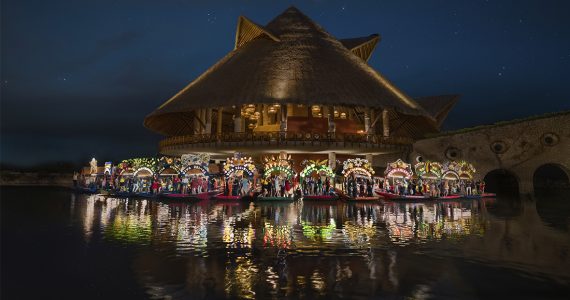 vive-una-autentica-fiesta-mexicana-en-xoximilco-cancun