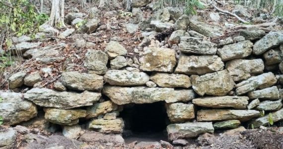 El hallazgo de un antiguo sitio maya sobre un cerro en la selva de Campeche