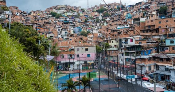 arte-y-turismo-el-renacimiento-de-la-comuna-13-de-uno-de-los-lugares-mas-famosos-de-medellin