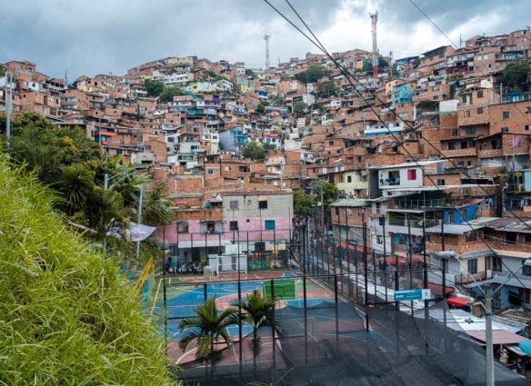 arte-y-turismo-el-renacimiento-de-la-comuna-13-de-uno-de-los-lugares-mas-famosos-de-medellin