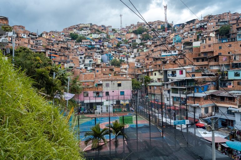 arte-y-turismo-el-renacimiento-de-la-comuna-13-de-uno-de-los-lugares-mas-famosos-de-medellin