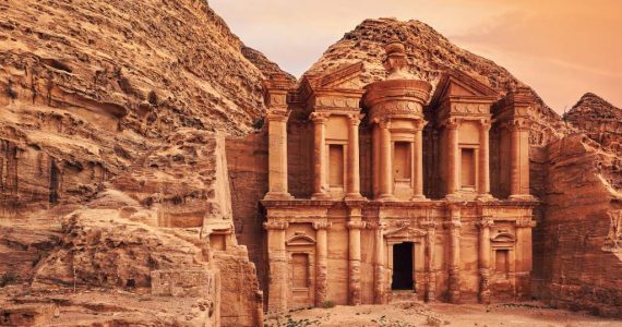 Descubren tumba secreta de 2,000 años de antigüedad en el Tesoro de Petra