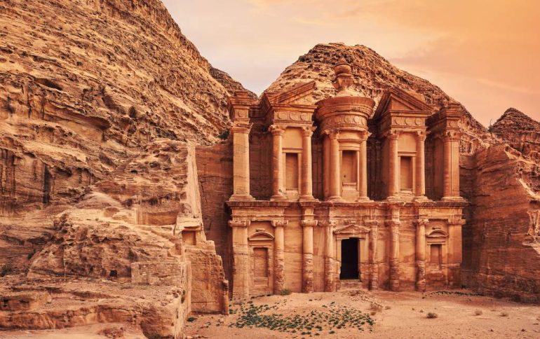 Descubren tumba secreta de 2,000 años de antigüedad en el Tesoro de Petra