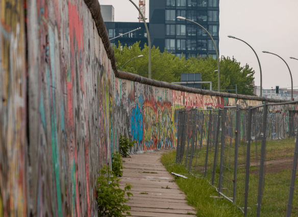 a-35-años-de-su-caída-el-muro-de-berlín-es-ahora-un-destino-senderista