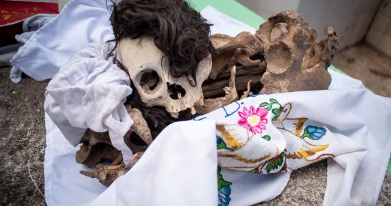 Día de Muertos en Pomuch: la villa que desentierra y limpia los restos de sus difuntos