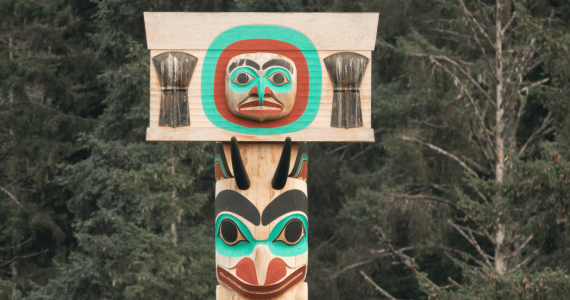 monumentales-totems-plantados-en-islas-brumosas-esto-es-haida-gwaii