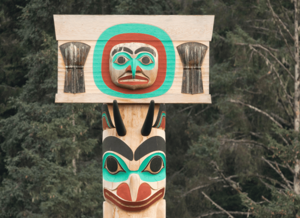 monumentales-totems-plantados-en-islas-brumosas-esto-es-haida-gwaii