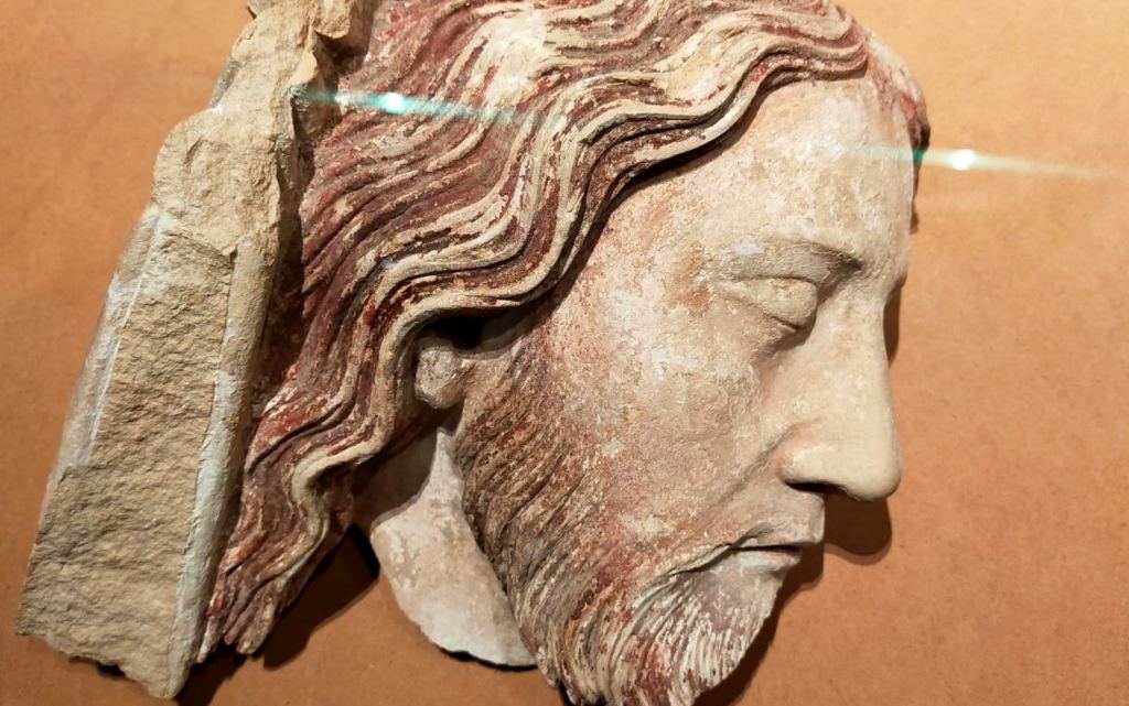 tesoros históricos descubiertos en la reconstrucción de Notre Dame