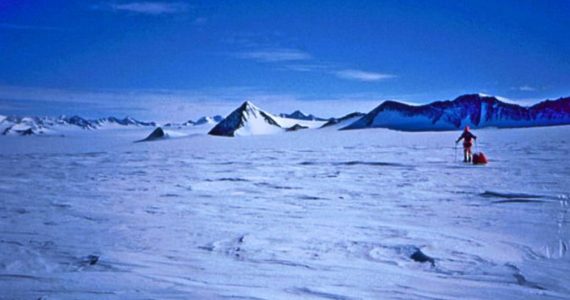 Tierra de Ellsworth: un asombroso paisaje de pirámides de hielo en la Antártida