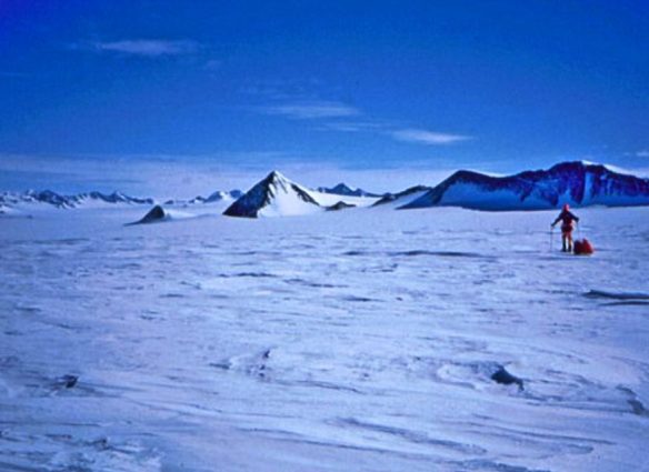 Tierra de Ellsworth: un asombroso paisaje de pirámides de hielo en la Antártida